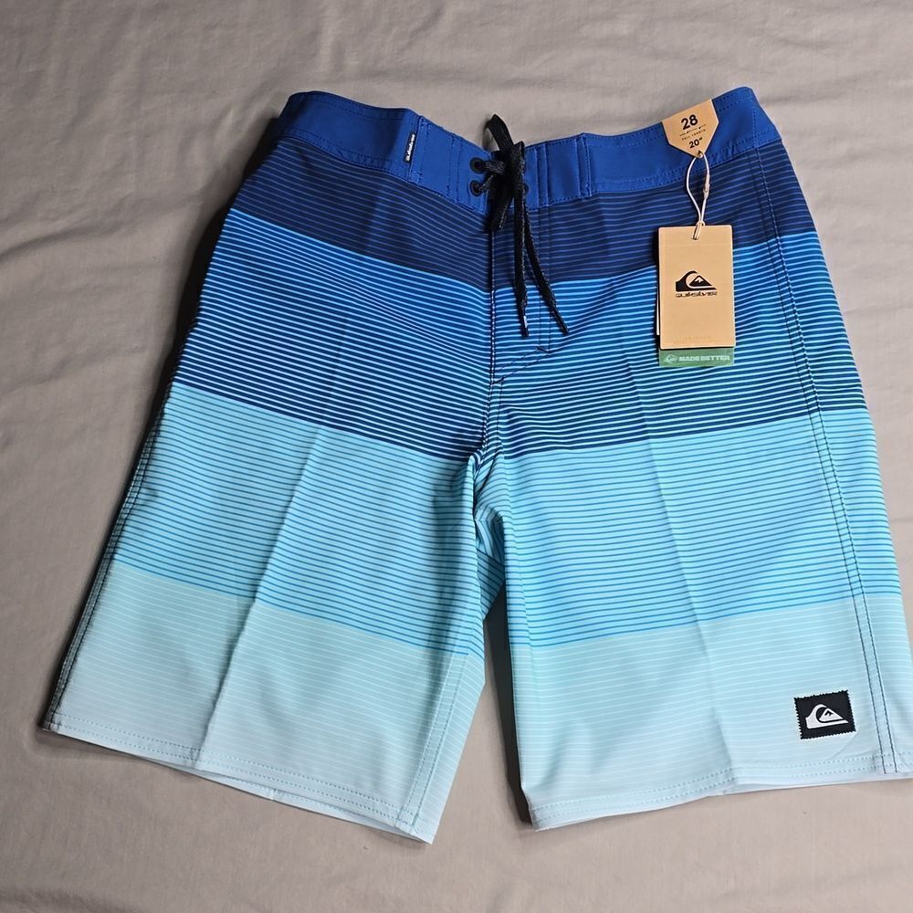 656 NWT Quicksilver Surfsilk Massive 20" Boardshorts Size 28